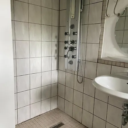 Zentral Gelegenes Mit Bad Homestay szállás *