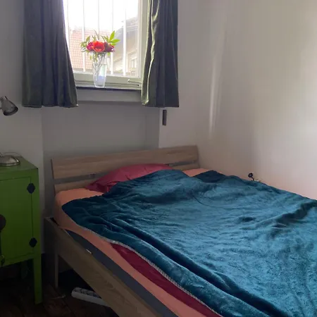 Zentral Gelegenes Mit Bad *